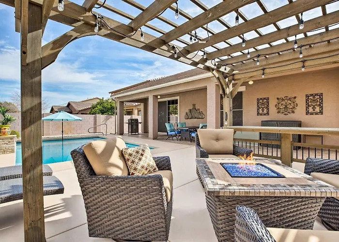 Family W/ Pool, Bbq & Fire Pit In Holiday home Goodyear