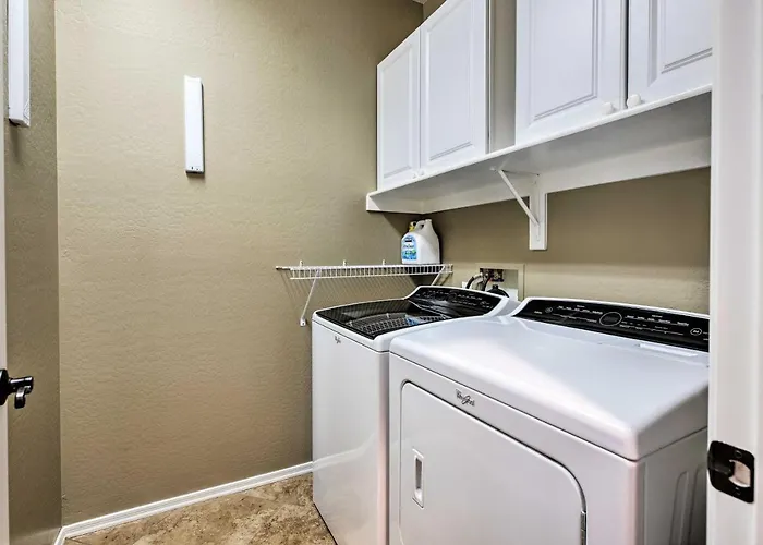 Family W/ Pool, Bbq & Fire Pit In Holiday home Goodyear